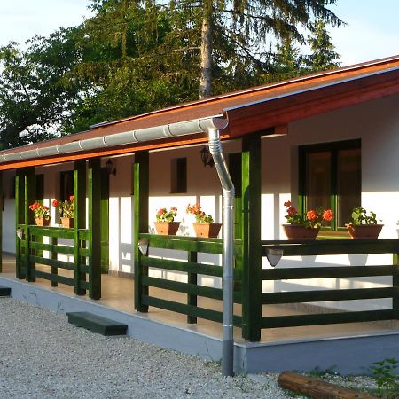Kisrejtek Apartmanhaz Lispeszentadorján 外观 照片