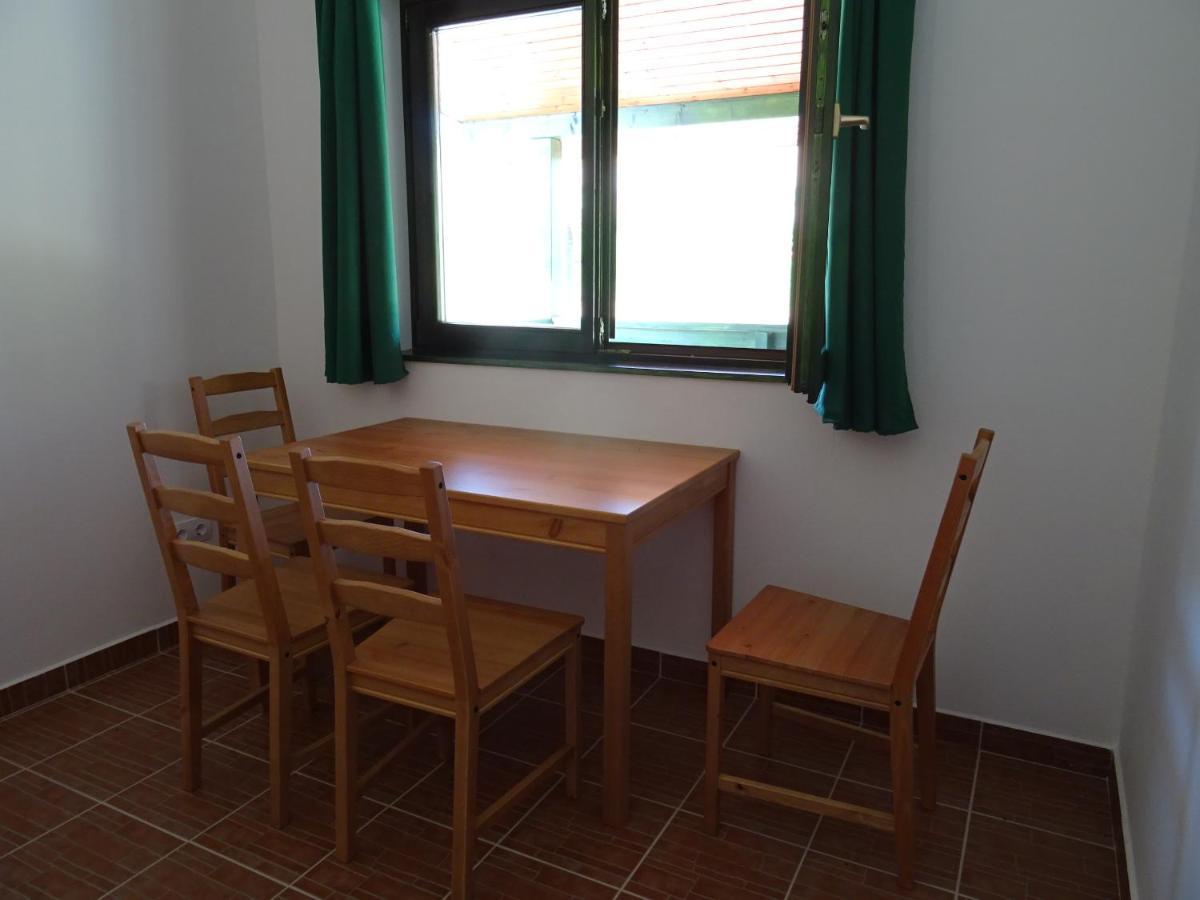 Kisrejtek Apartmanhaz Lispeszentadorján 外观 照片