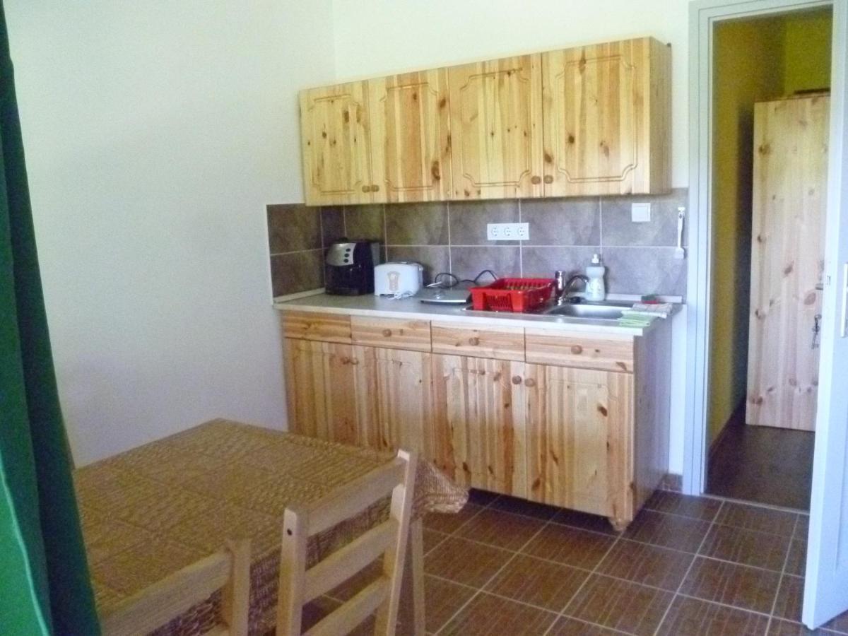 Kisrejtek Apartmanhaz Lispeszentadorján 外观 照片