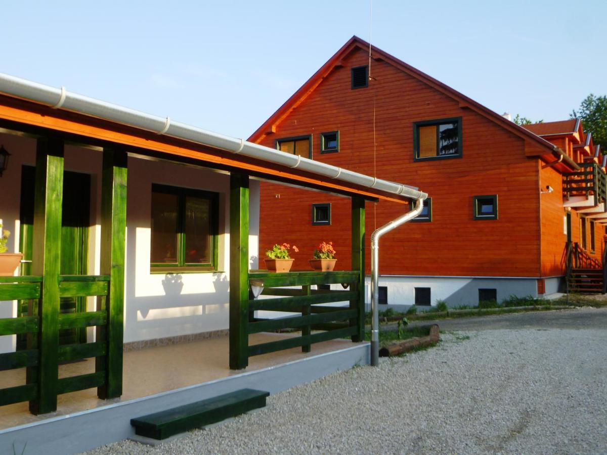 Kisrejtek Apartmanhaz Lispeszentadorján 外观 照片