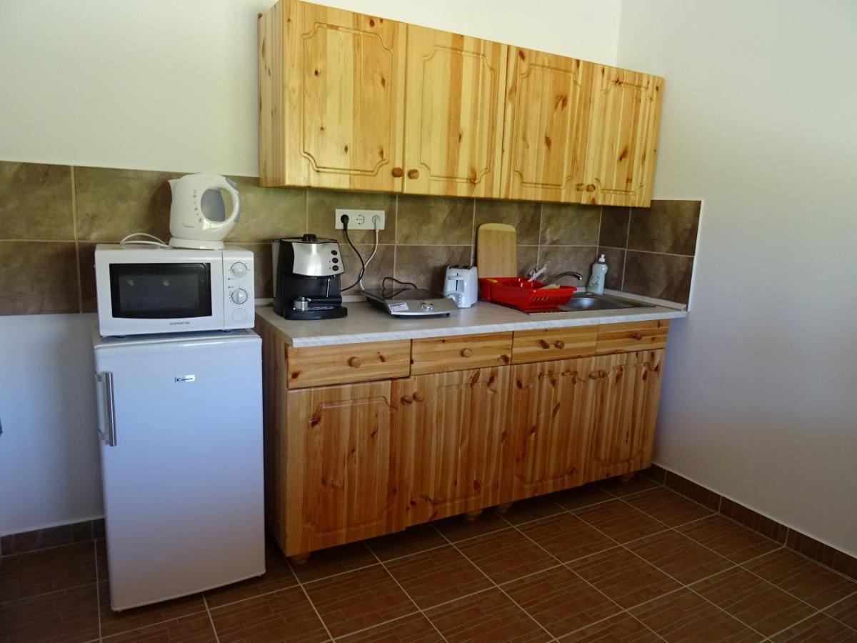Kisrejtek Apartmanhaz Lispeszentadorján 外观 照片