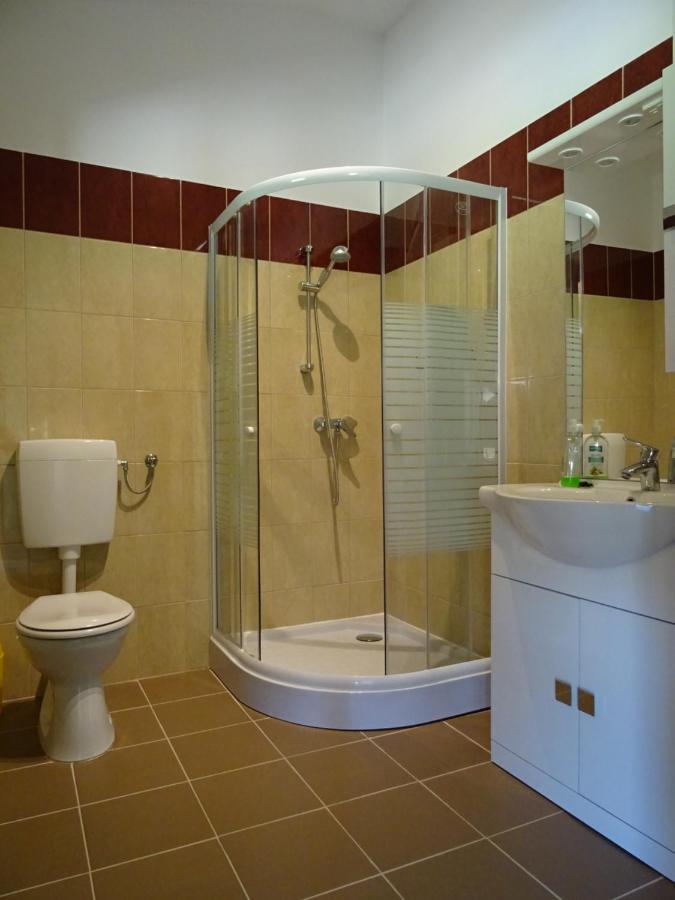 Kisrejtek Apartmanhaz Lispeszentadorján 外观 照片